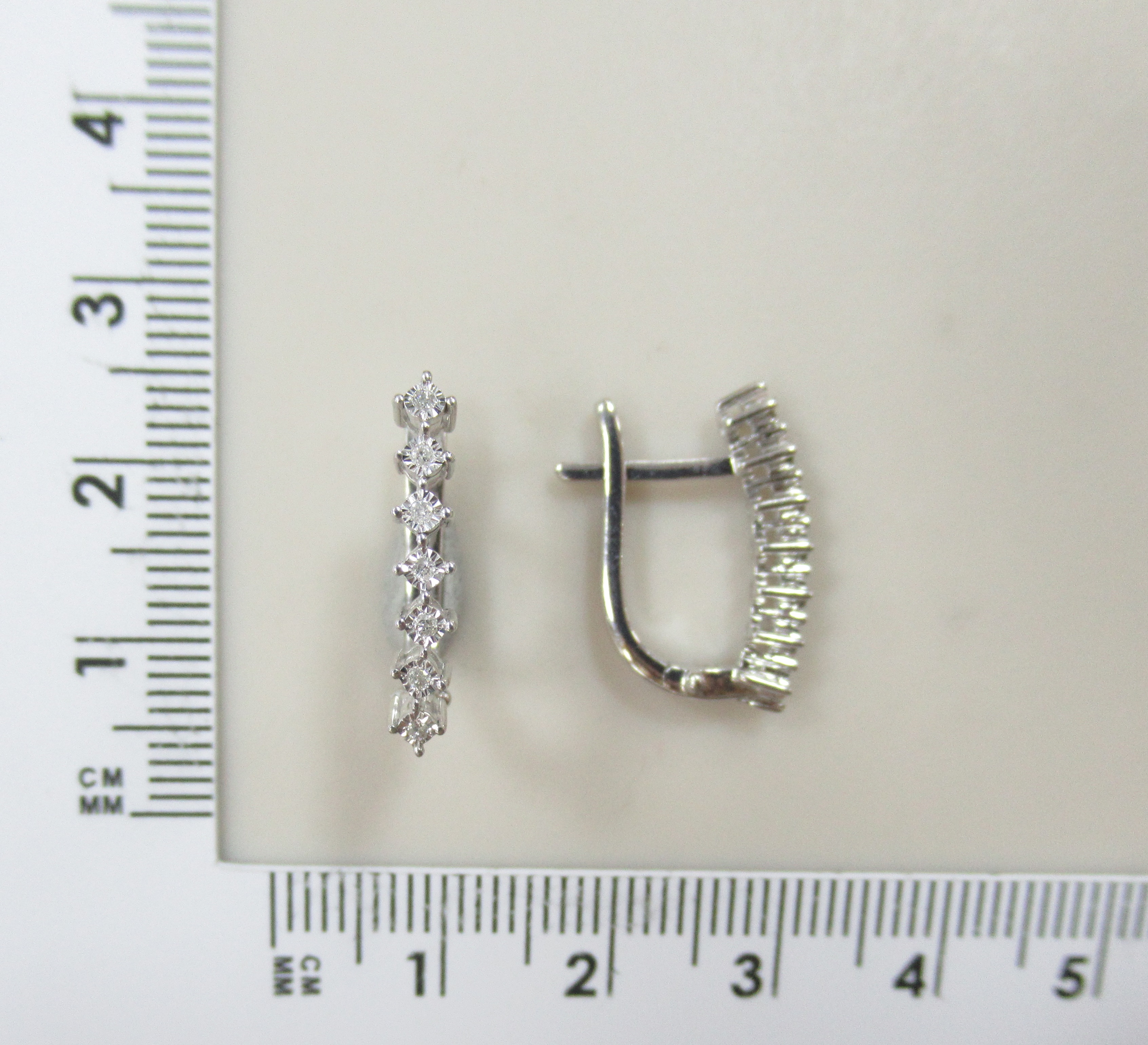 Серебряные серьги с бриллиантами